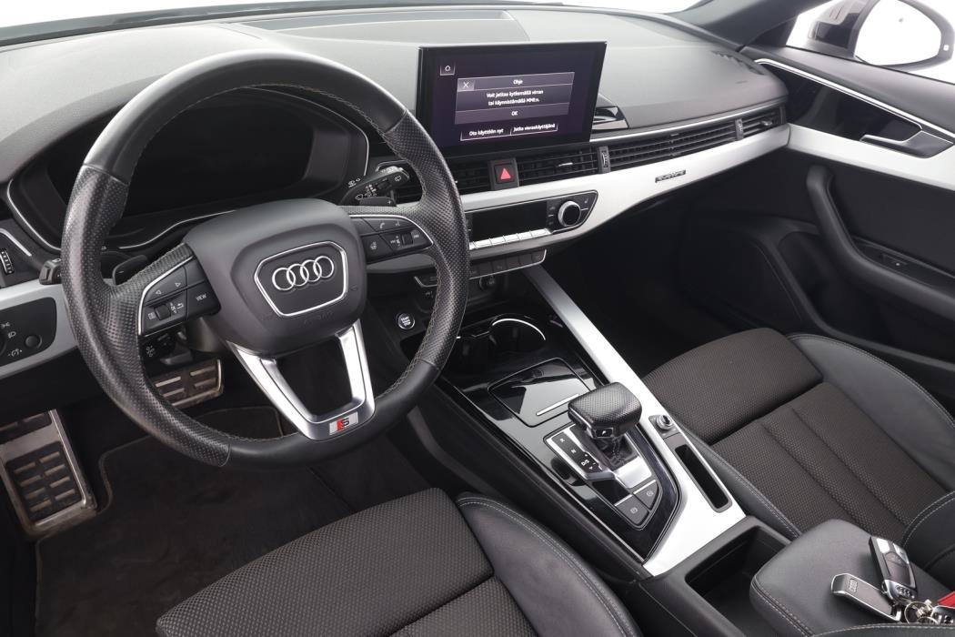 AUDI A4 2023
