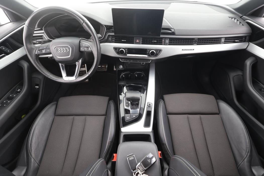AUDI A4 2023