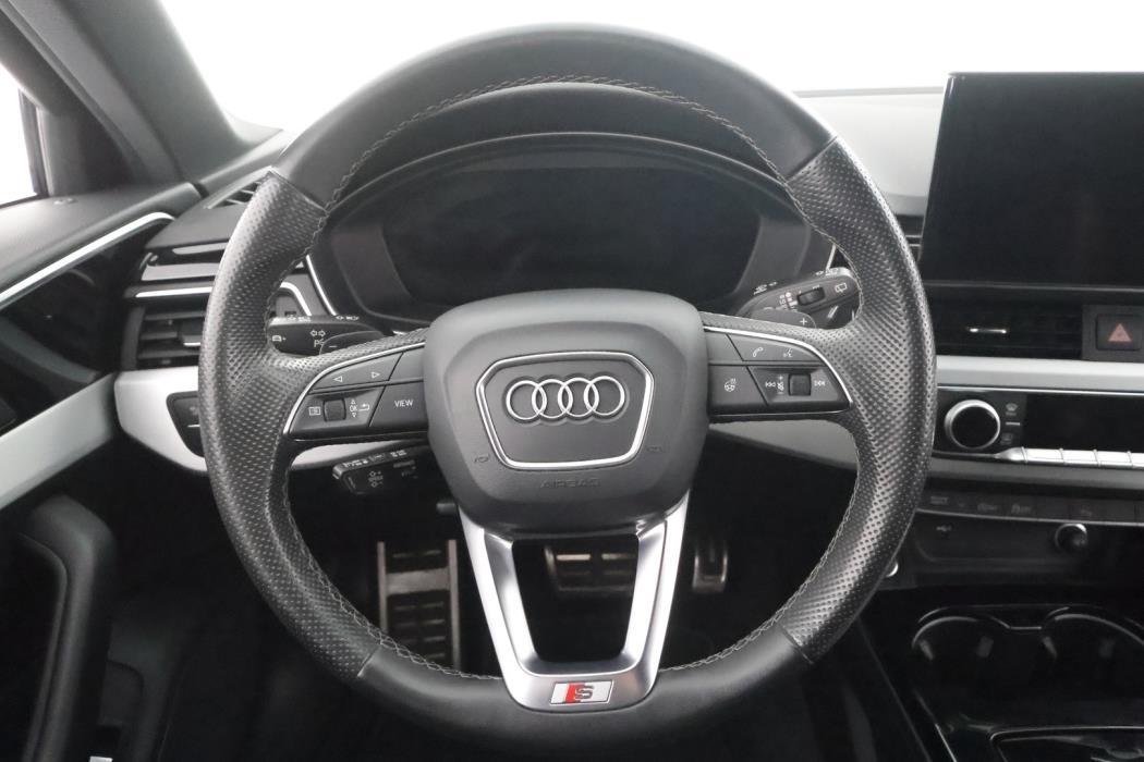 AUDI A4 2023