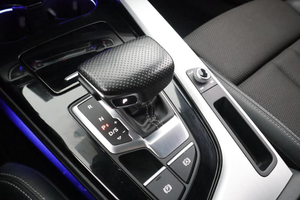 AUDI A4 2023