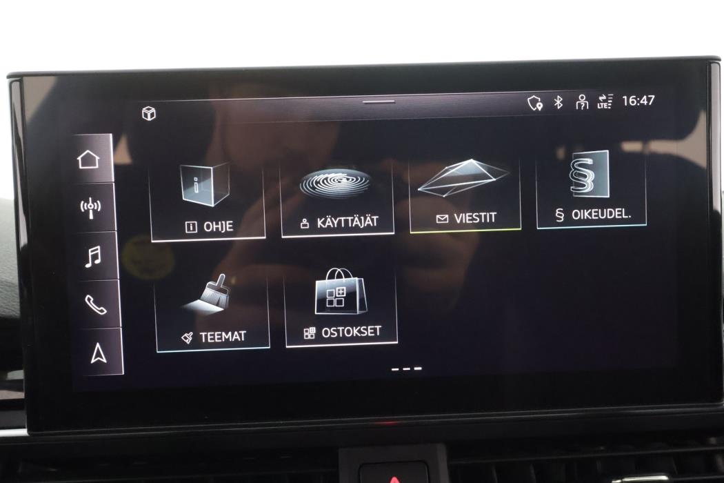 AUDI A4 2023