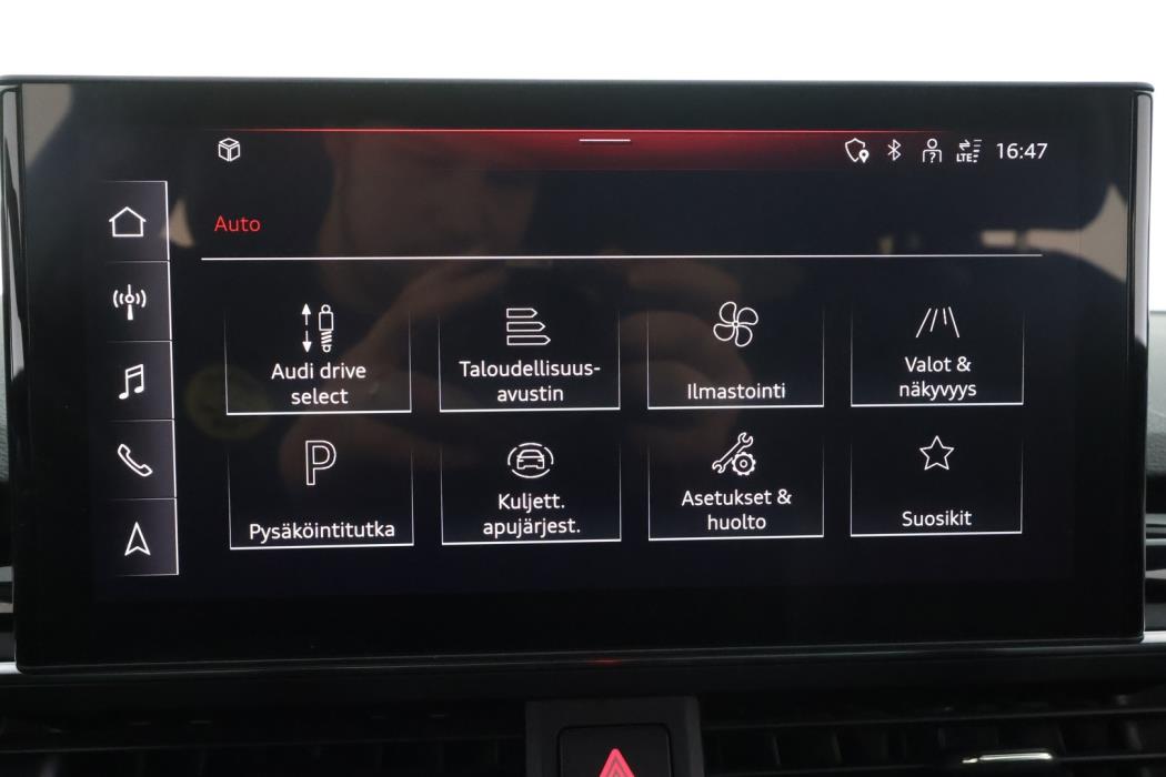 AUDI A4 2023