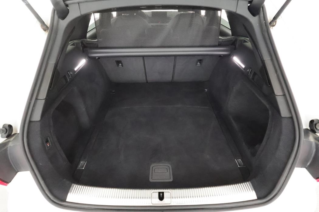 AUDI A4 2023
