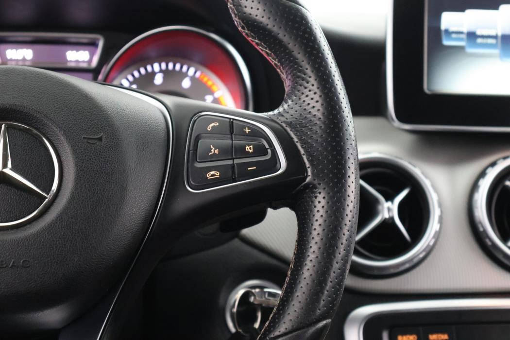 MERCEDES-BENZ GLA 2016