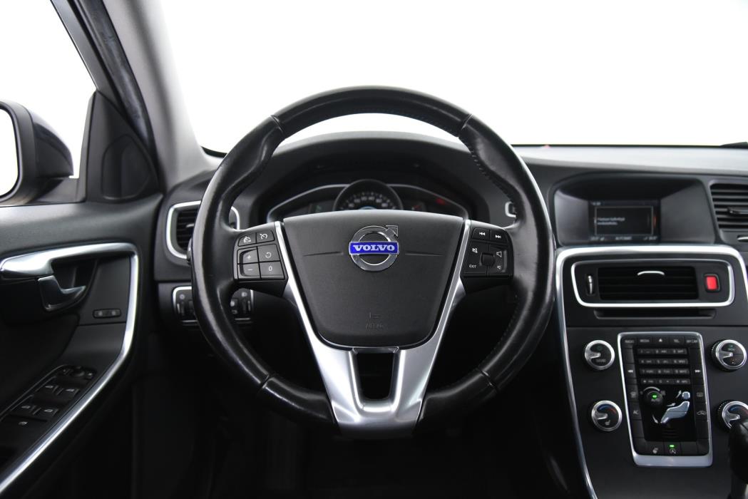 VOLVO V60 2015
