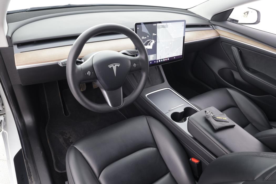 TESLA Model 3 2021