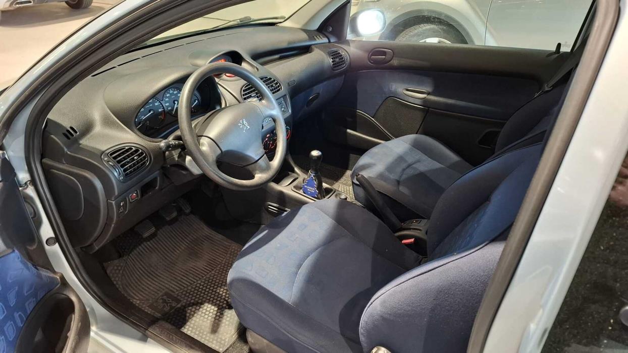 PEUGEOT 206 2005
