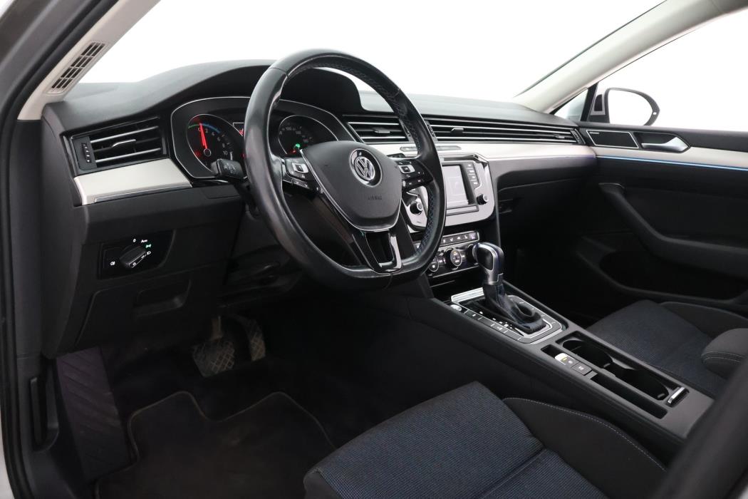 VOLKSWAGEN PASSAT 2017