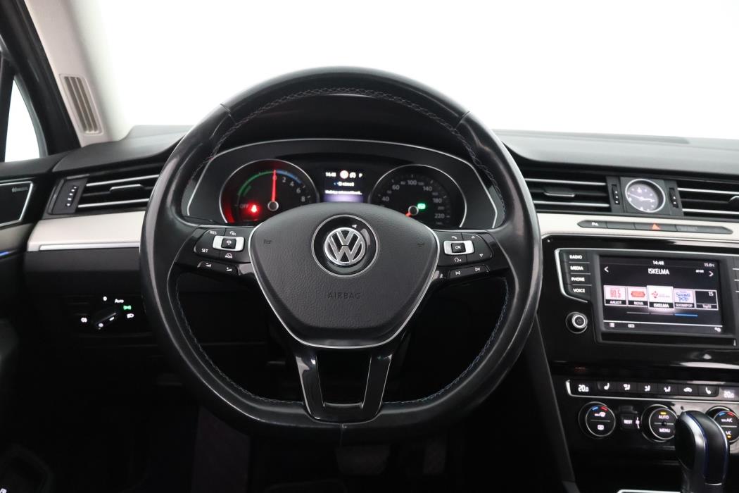 VOLKSWAGEN PASSAT 2017
