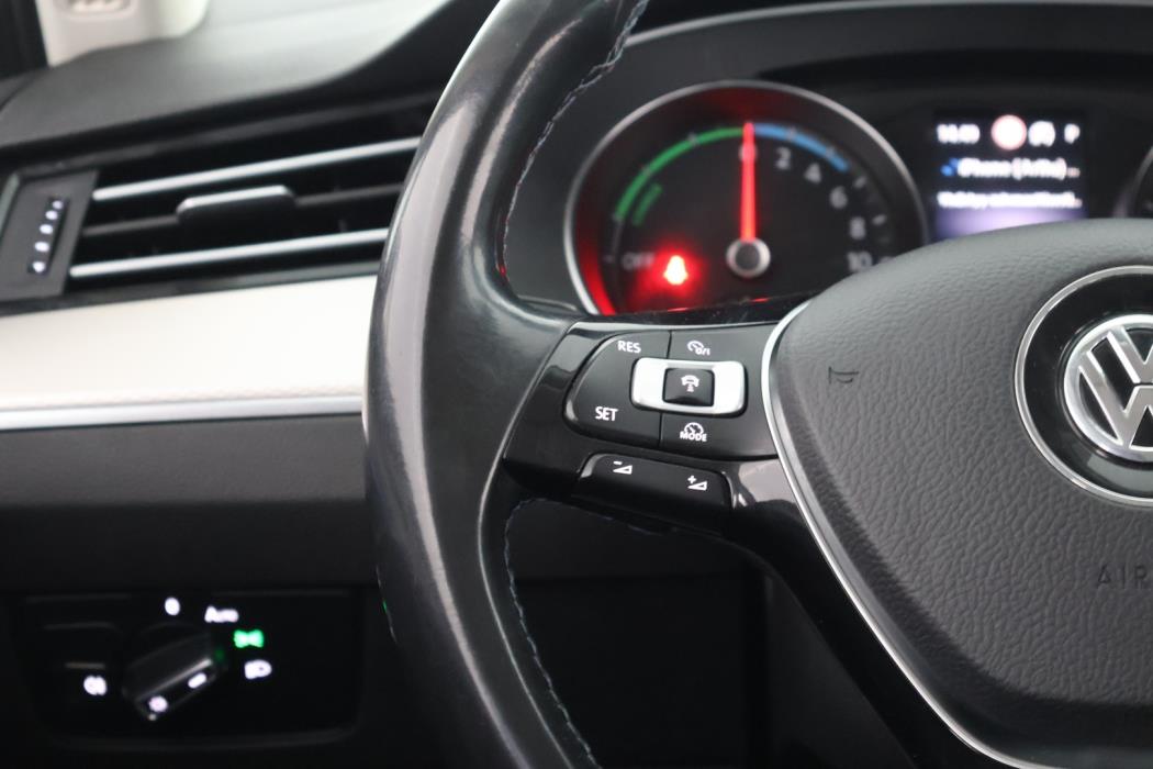 VOLKSWAGEN PASSAT 2017