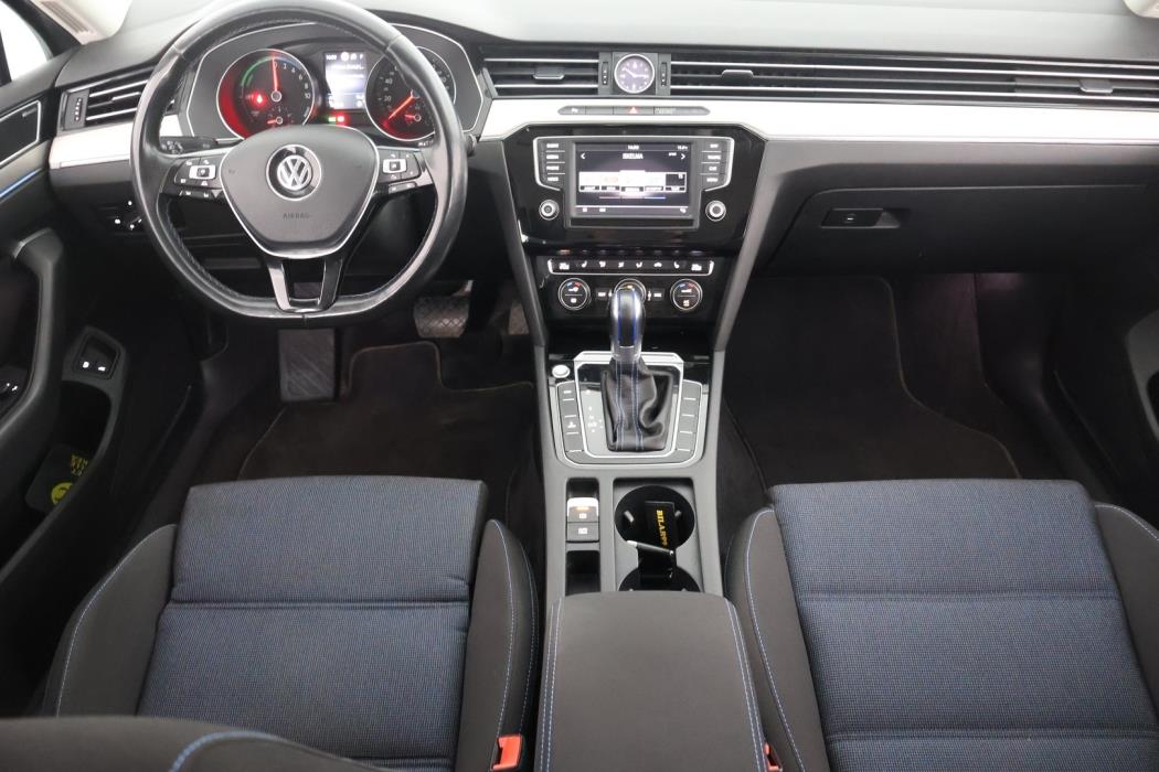 VOLKSWAGEN PASSAT 2017