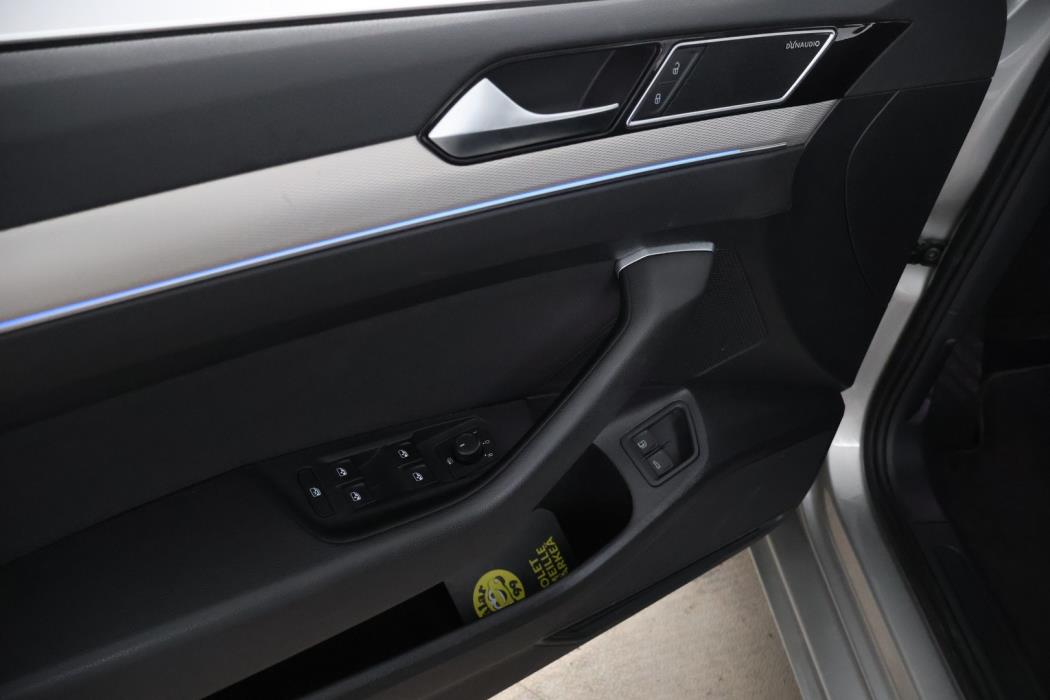 VOLKSWAGEN PASSAT 2017