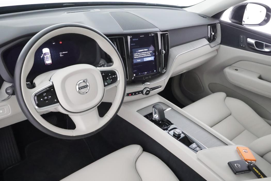 VOLVO XC60 2023
