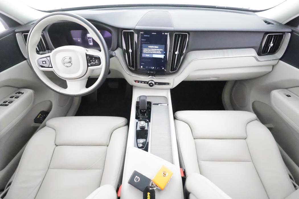 VOLVO XC60 2023