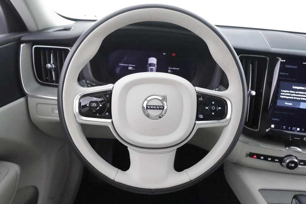 VOLVO XC60 2023
