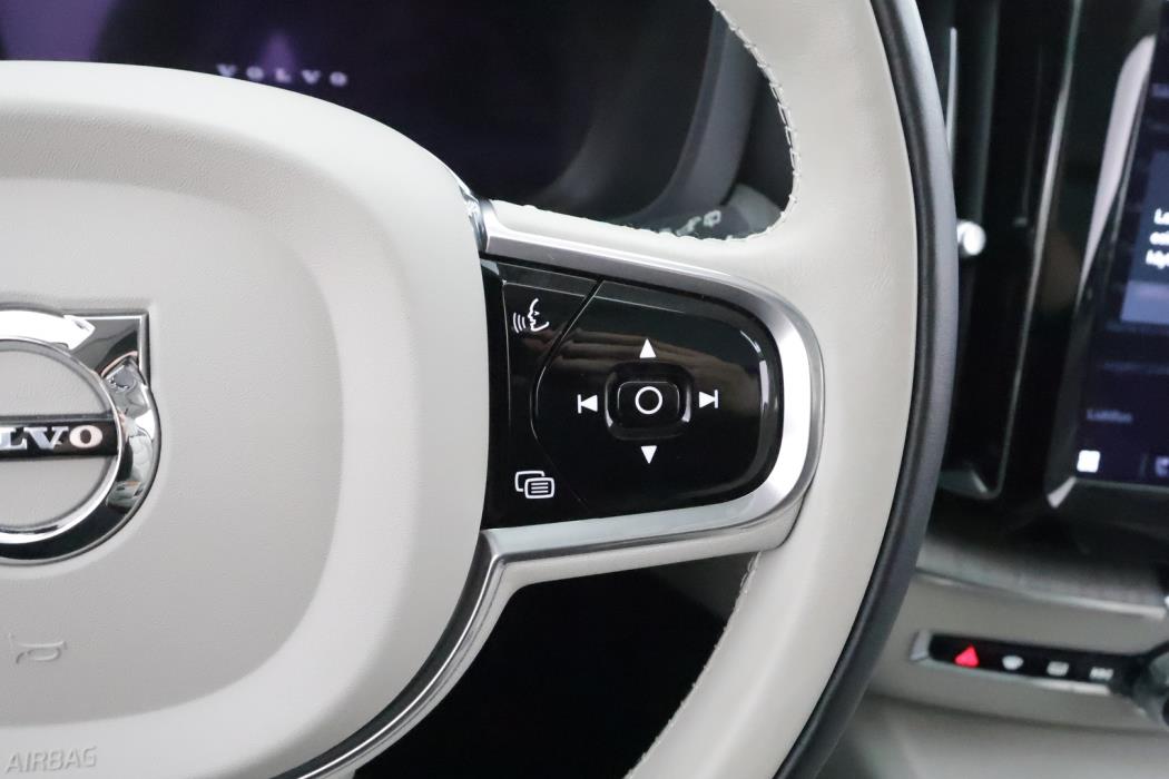VOLVO XC60 2023