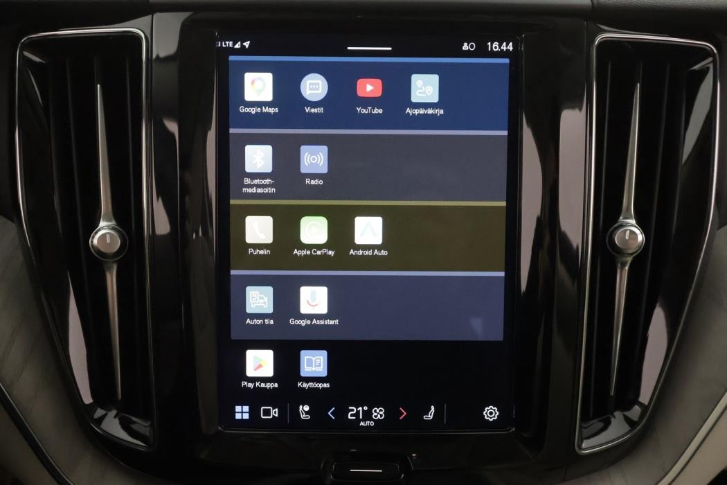 VOLVO XC60 2023