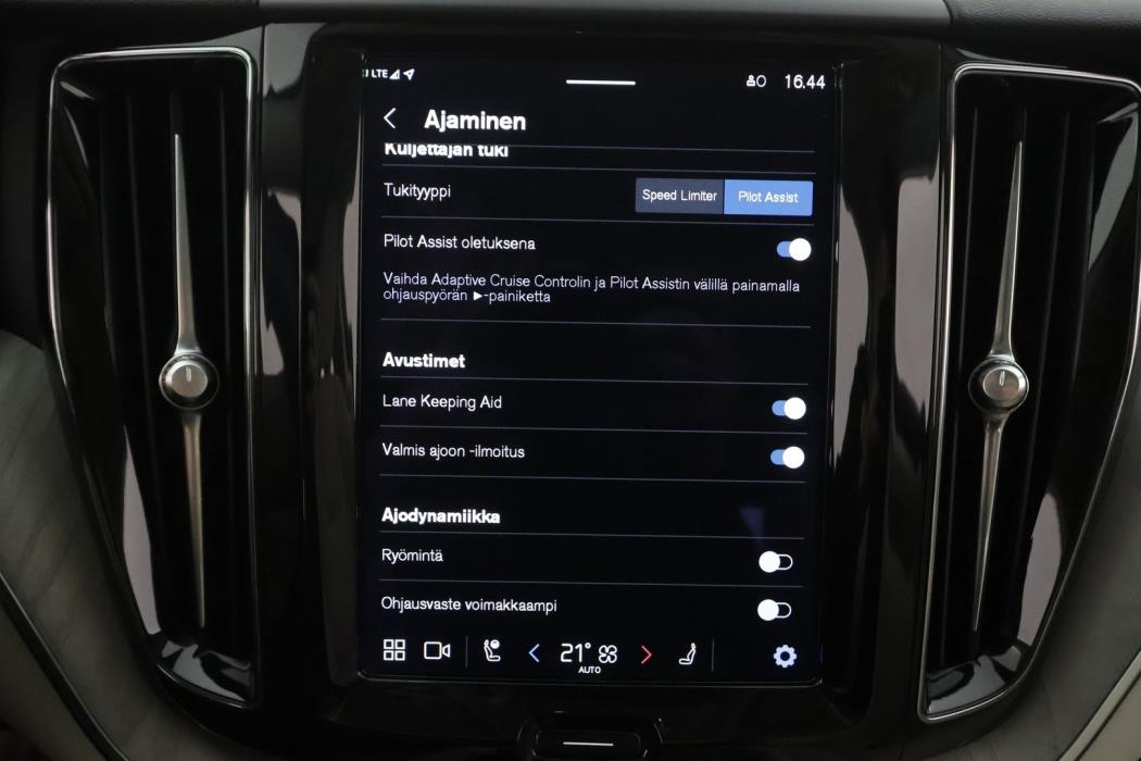 VOLVO XC60 2023