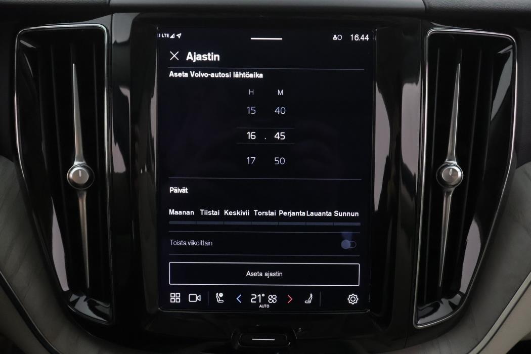 VOLVO XC60 2023