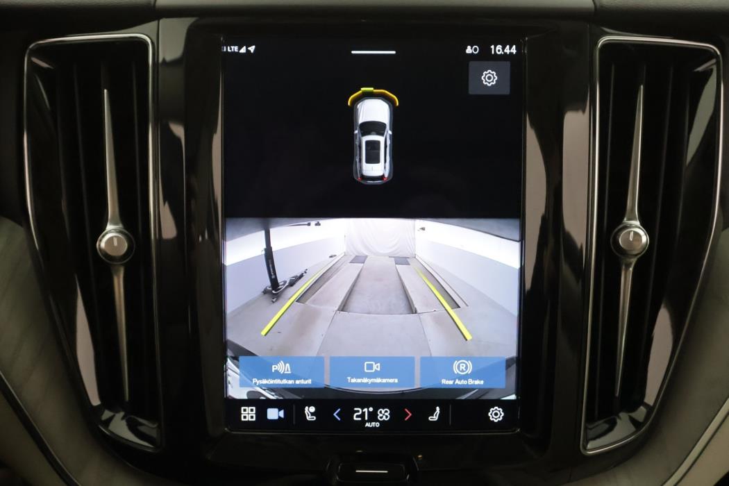 VOLVO XC60 2023