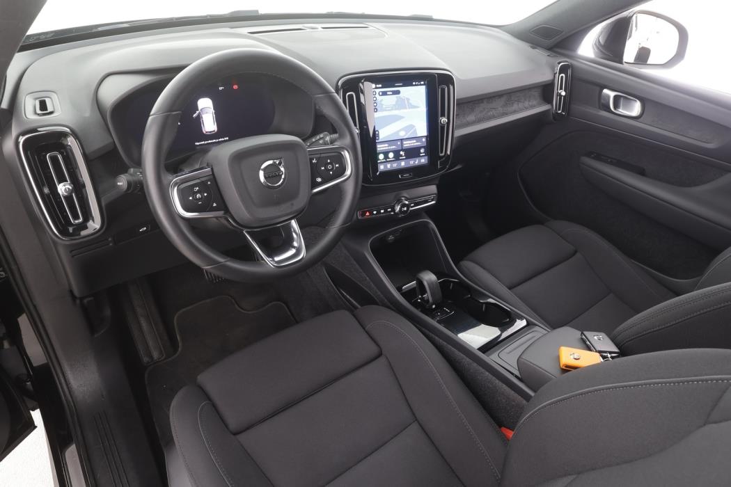 VOLVO XC40 2023