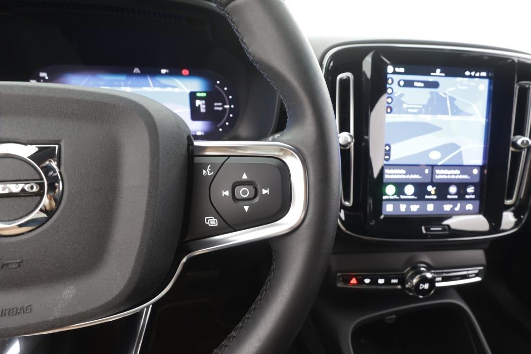 VOLVO XC40 2023