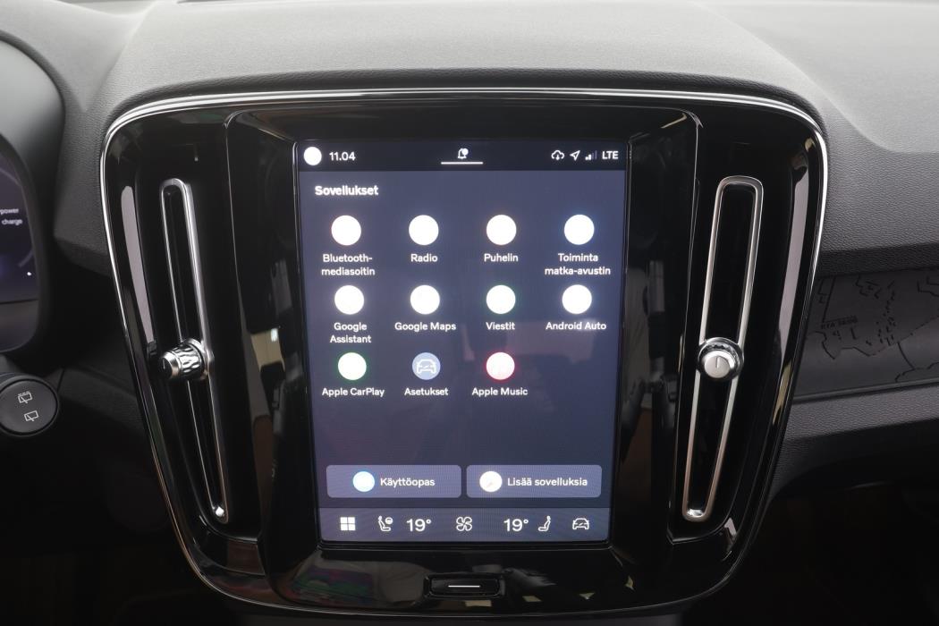 VOLVO XC40 2023