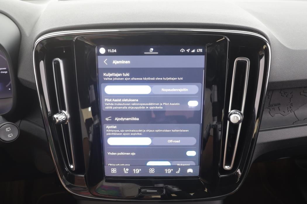 VOLVO XC40 2023