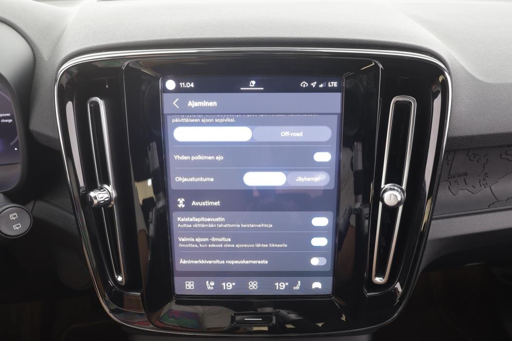 VOLVO XC40 2023