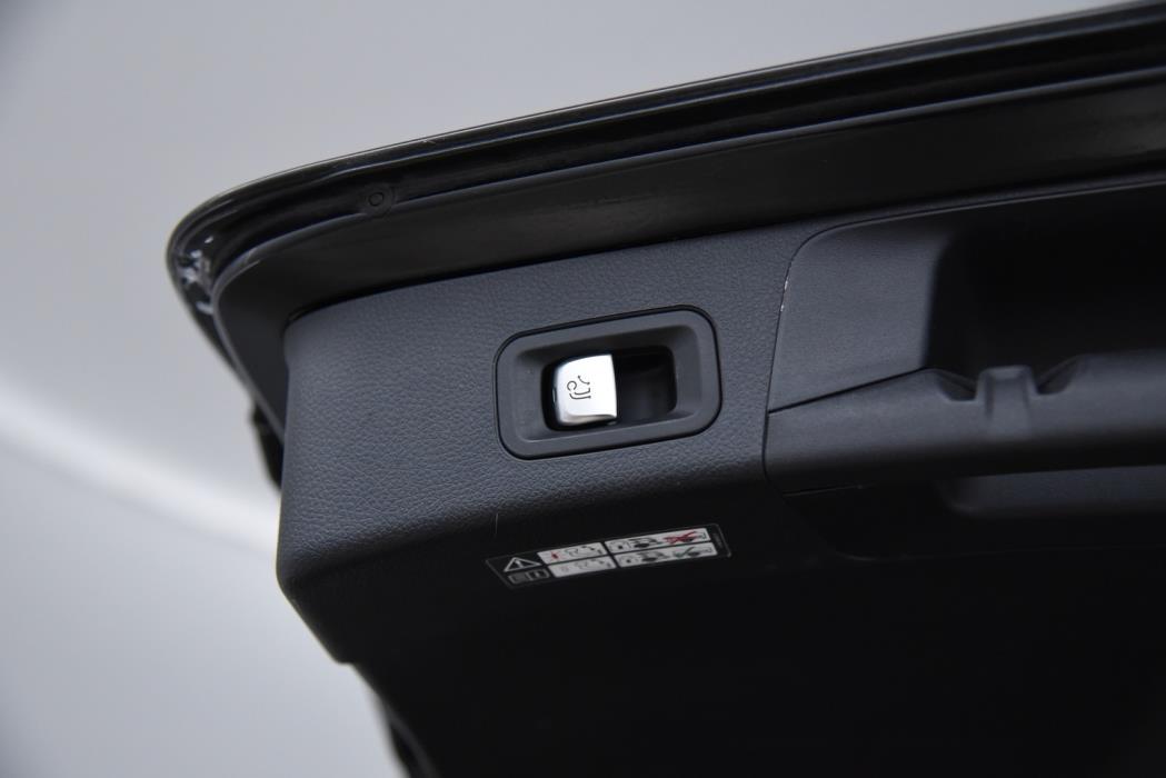 MERCEDES-BENZ C 2021