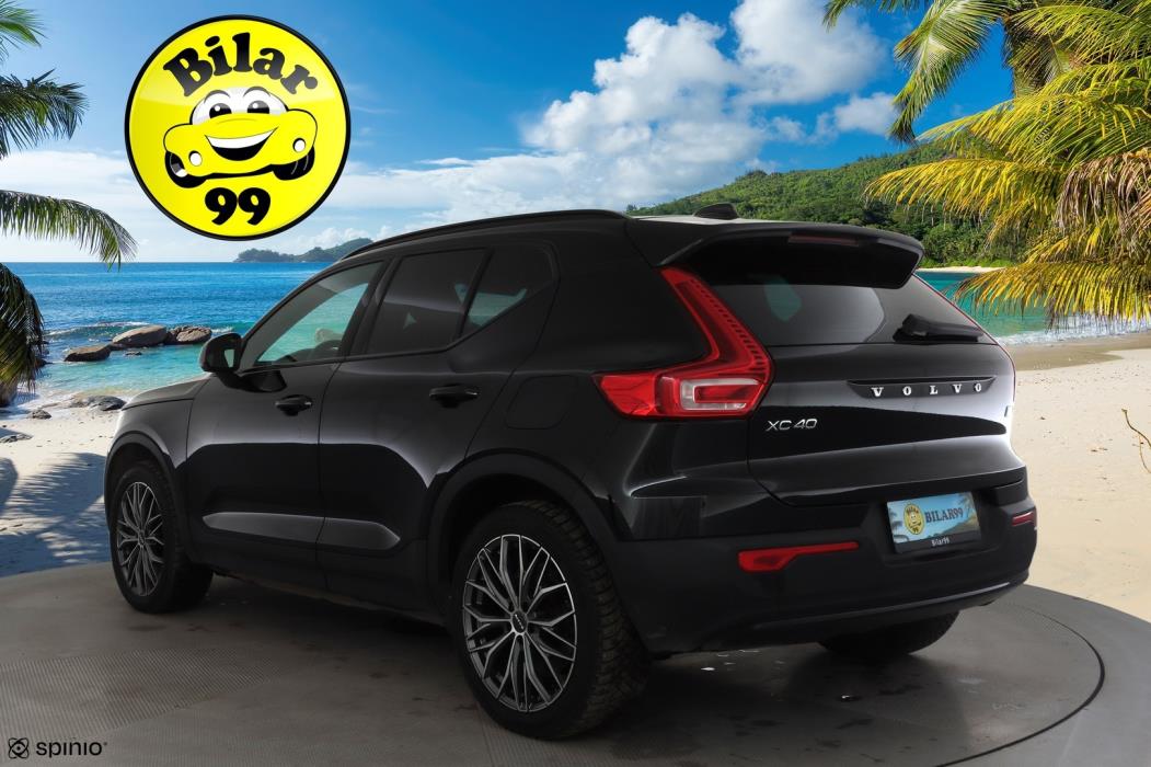 VOLVO XC40 2023
