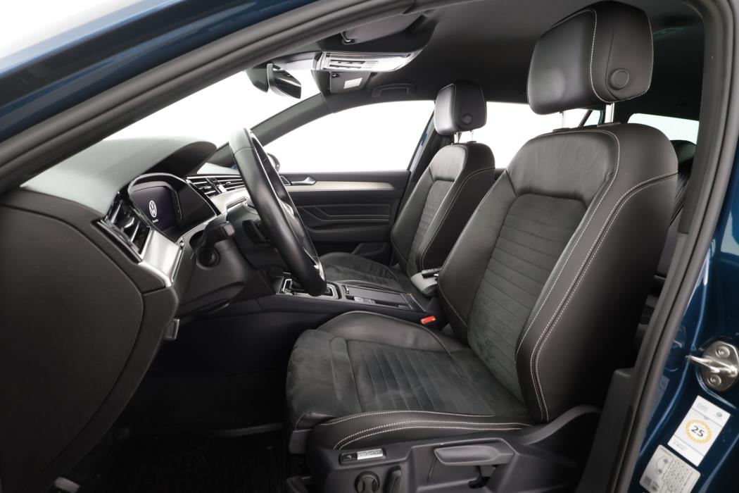 VOLKSWAGEN PASSAT 2023