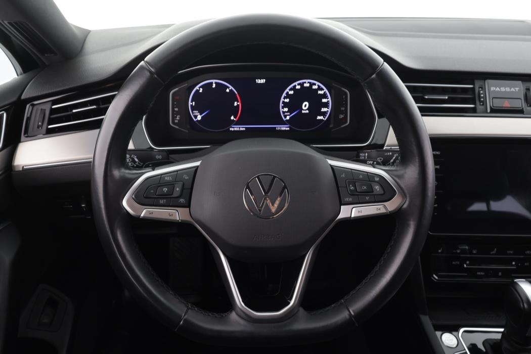 VOLKSWAGEN PASSAT 2023