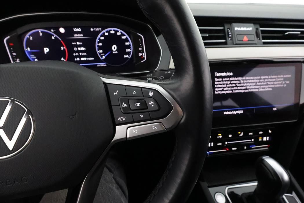 VOLKSWAGEN PASSAT 2023