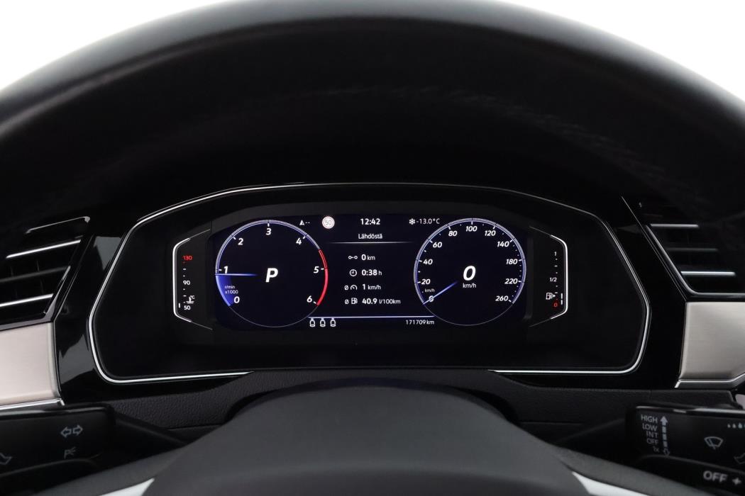 VOLKSWAGEN PASSAT 2023