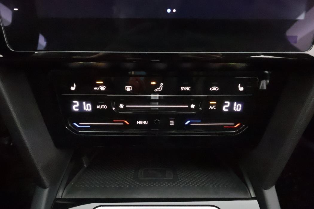 VOLKSWAGEN PASSAT 2023