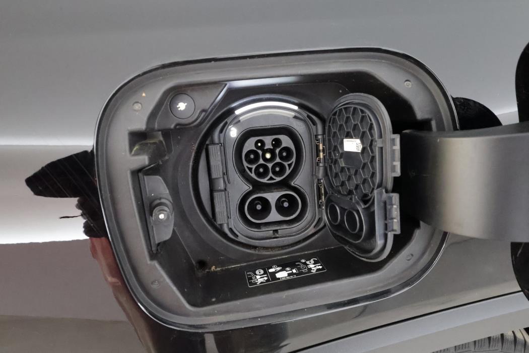 MERCEDES-BENZ EQB 2023