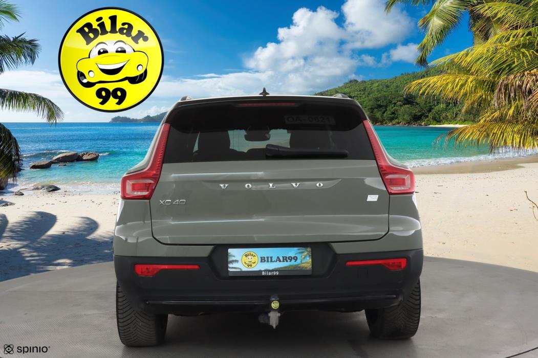 VOLVO XC40 2023