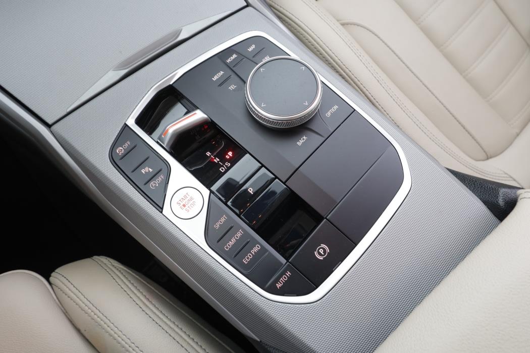 BMW 318 2023
