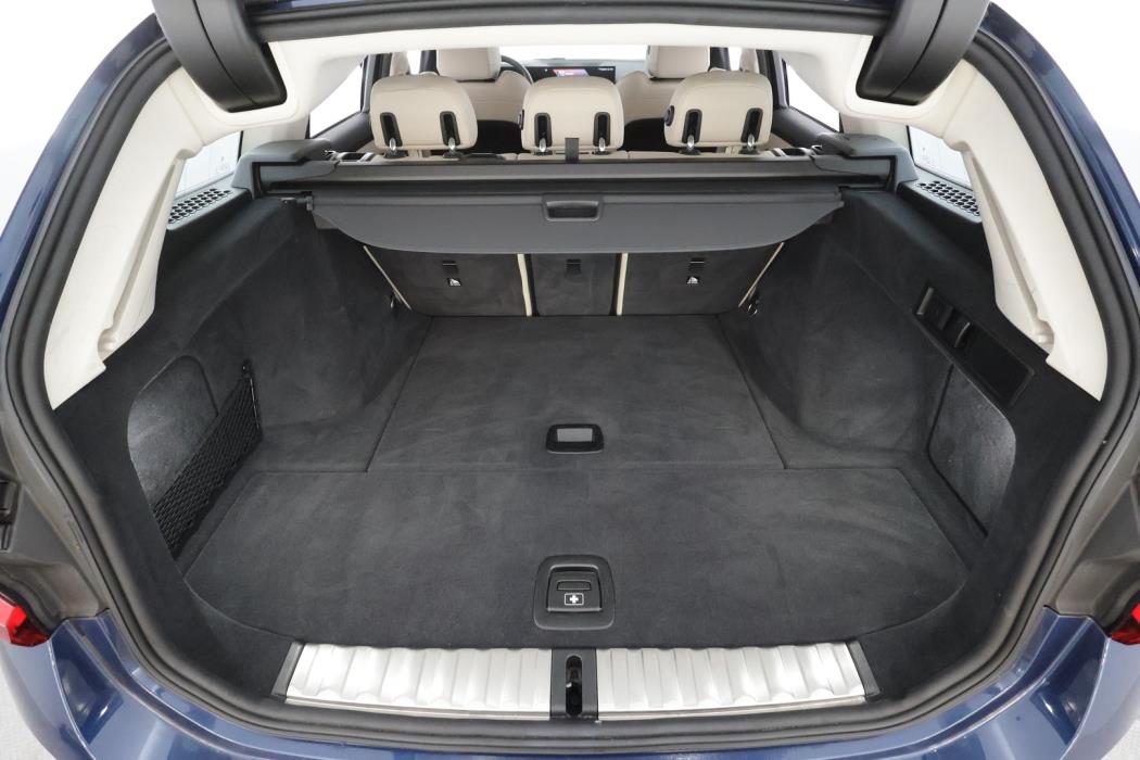 BMW 318 2023
