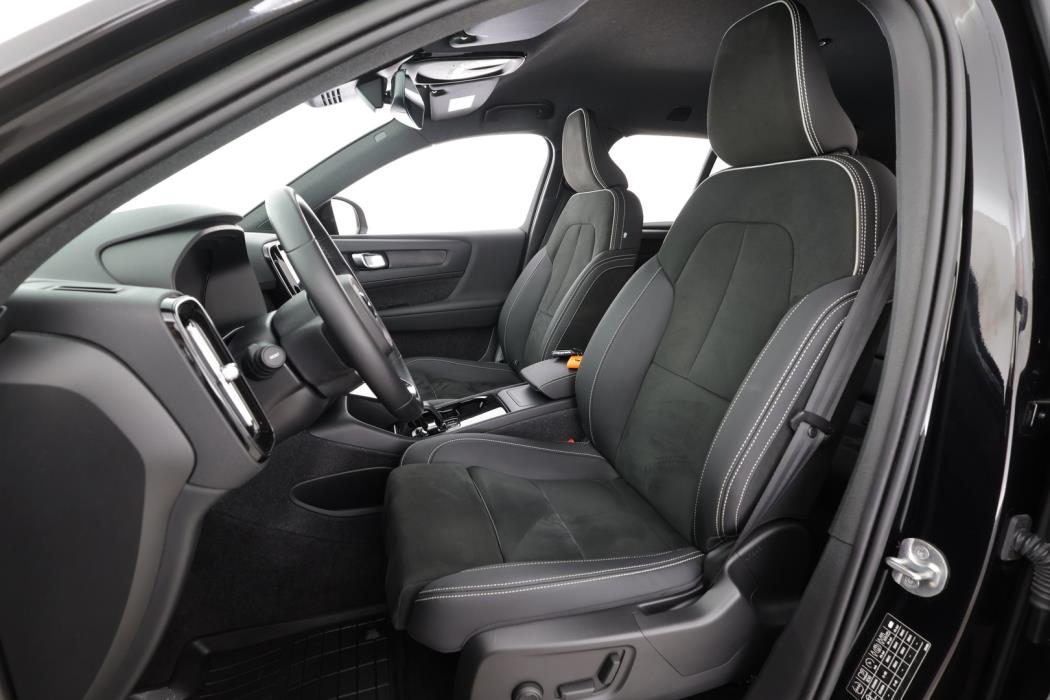 VOLVO XC40 2023