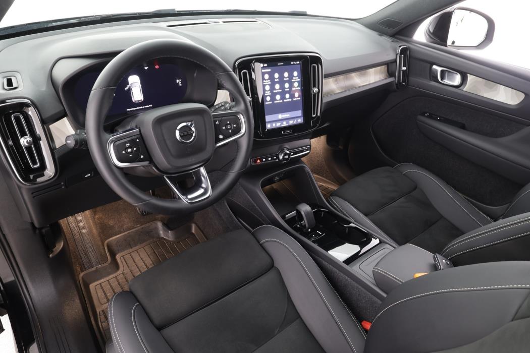 VOLVO XC40 2023