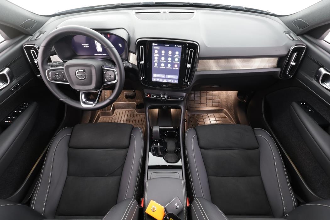 VOLVO XC40 2023