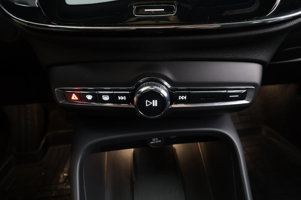 VOLVO XC40 2023