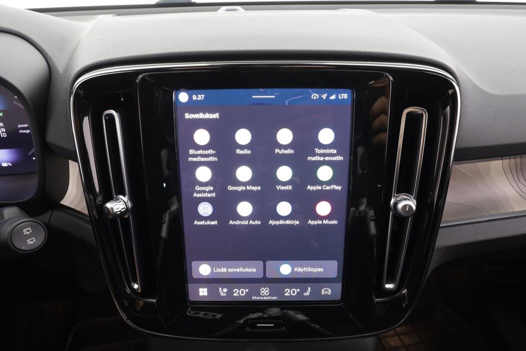 VOLVO XC40 2023