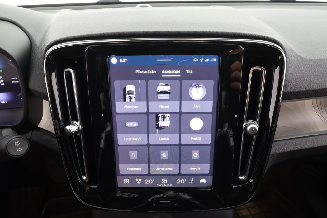 VOLVO XC40 2023