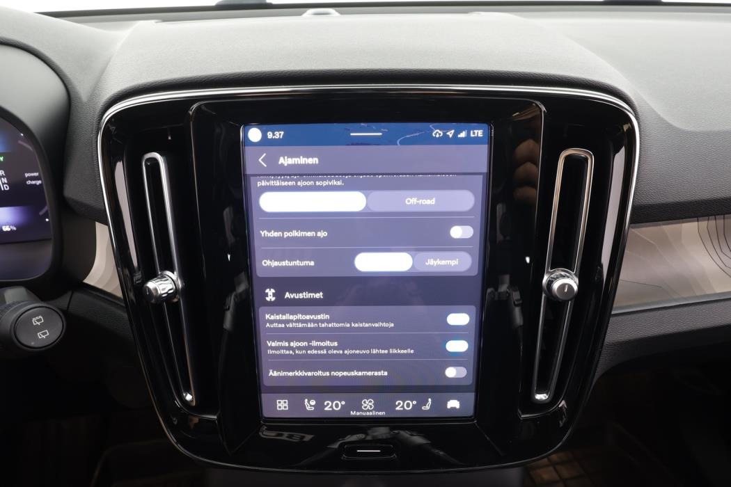 VOLVO XC40 2023