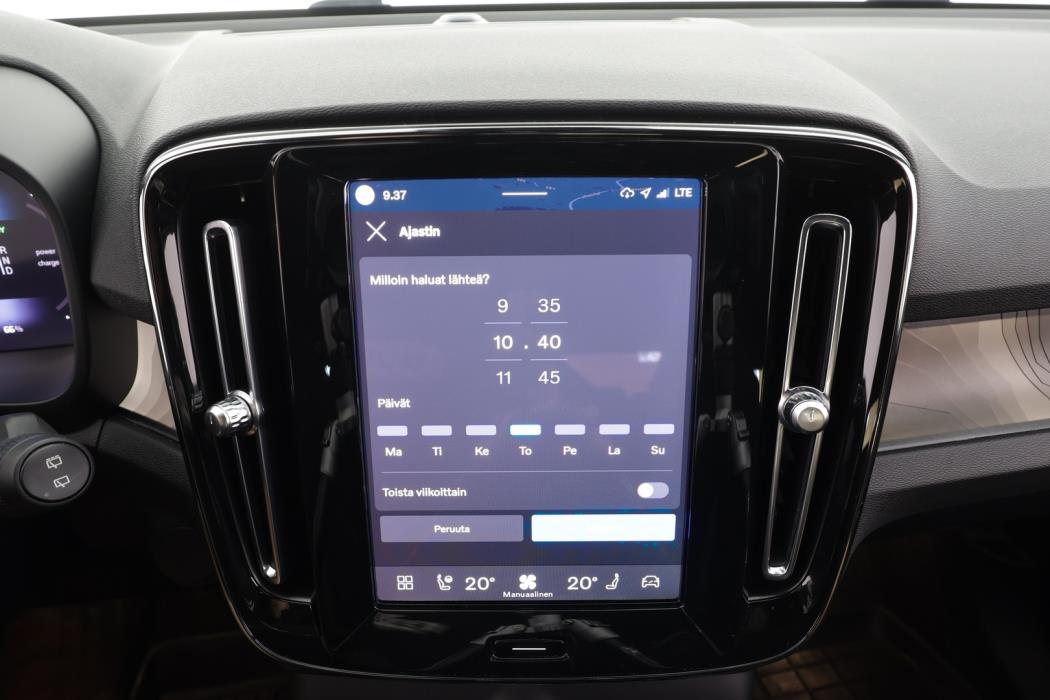 VOLVO XC40 2023