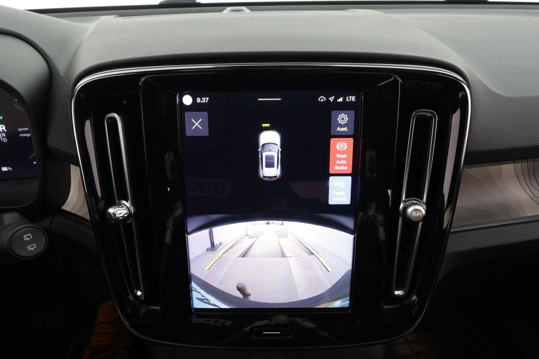 VOLVO XC40 2023