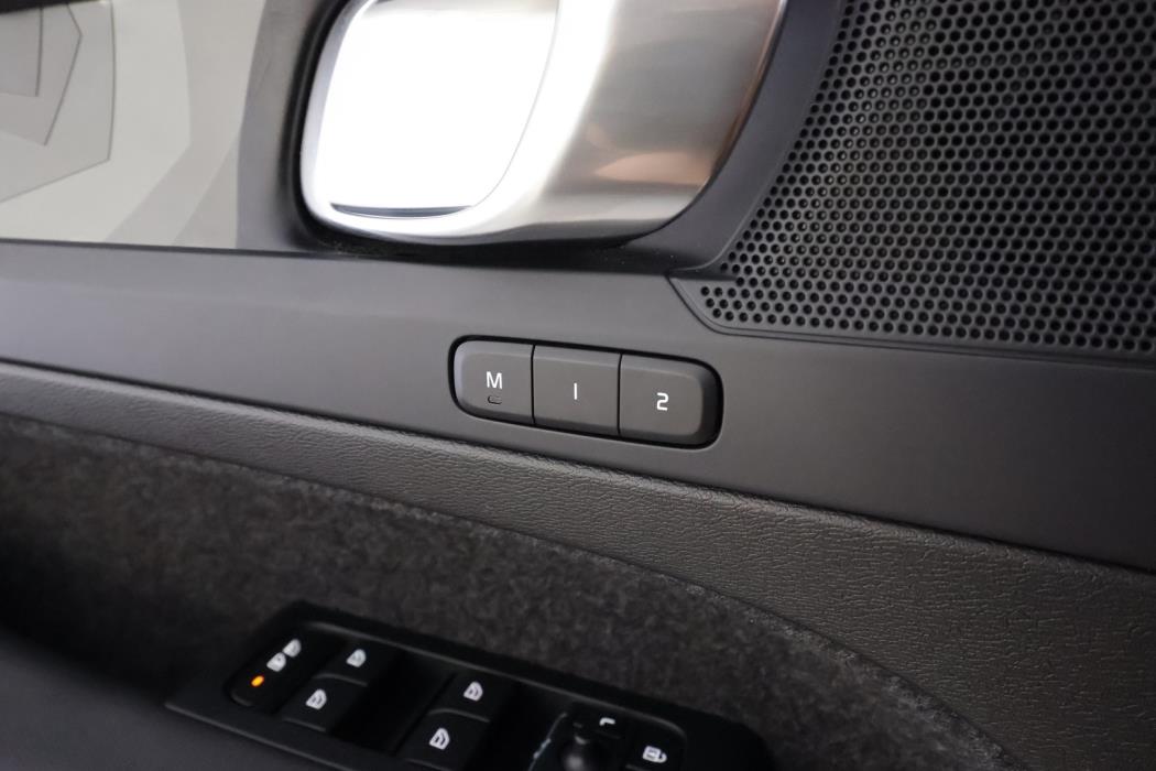 VOLVO XC40 2023